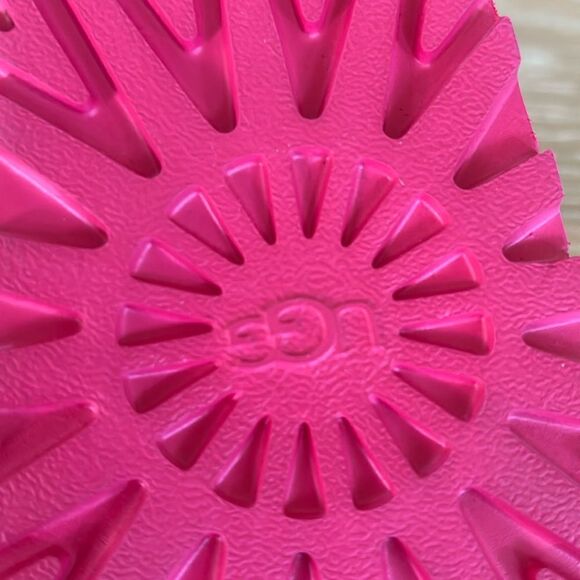 UGG Women’s Neumel II Chukka Boot pink, Size 6, NWOT Display pair - Picture 11 of 13